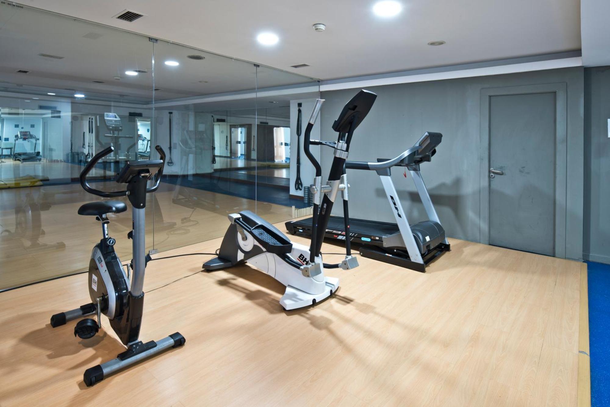 โกลเดน ทิวลิป ปอร์โต กายา โฮเต็ล แอนด์ สปา - A26 Hotel บีลาโนวาเดกายา ภายนอก รูปภาพ