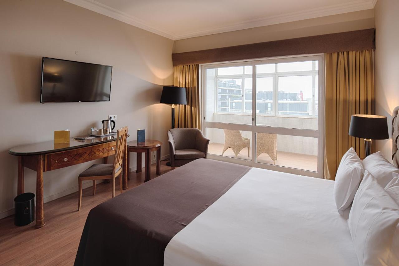 โกลเดน ทิวลิป ปอร์โต กายา โฮเต็ล แอนด์ สปา - A26 Hotel บีลาโนวาเดกายา ภายนอก รูปภาพ